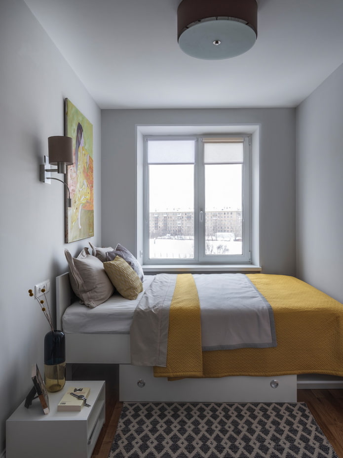 décoration de plafond dans une chambre étroite