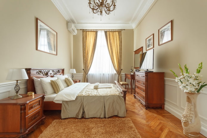 intérieur de chambre beige et marron