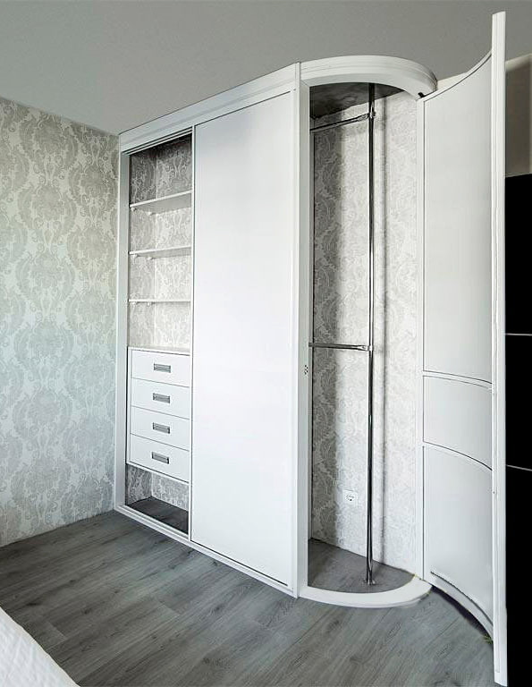 Armoire radiale avec barre verticale