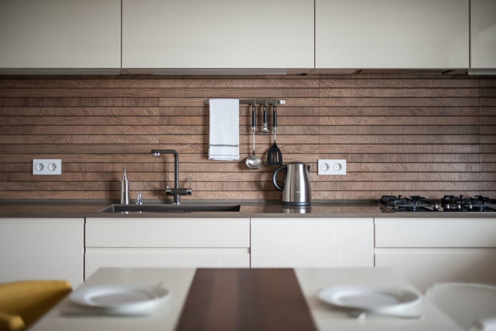 bois dans la décoration du tablier de cuisine