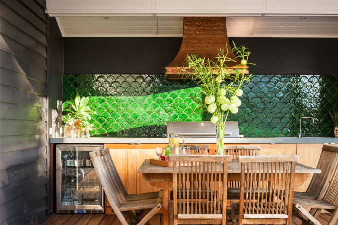 carreaux de céramique dans la décoration du tablier de cuisine