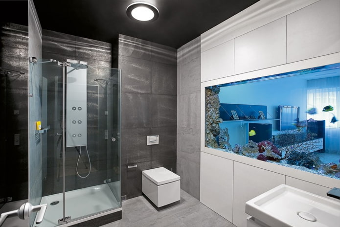 intérieur de salle de bain avec aquarium