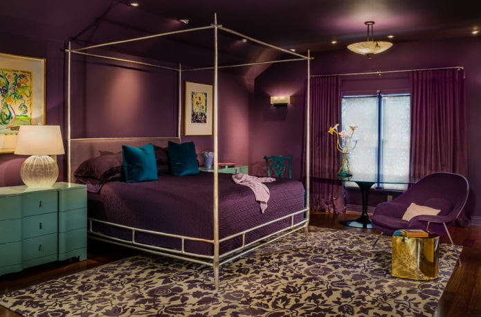 nuances de lilas à l'intérieur de la chambre