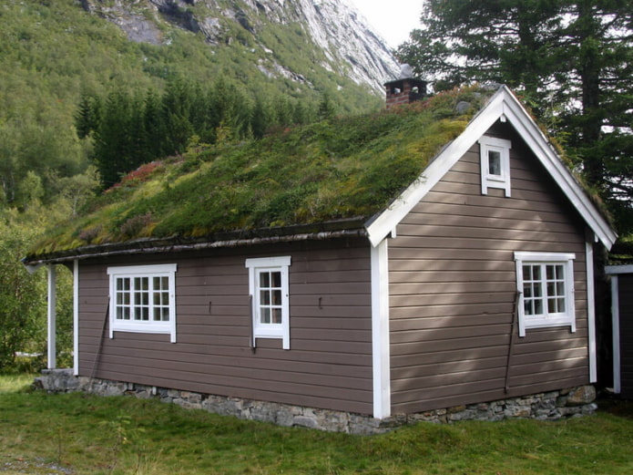 pagtatapos ng bubong ng bahay sa istilong Scandinavian