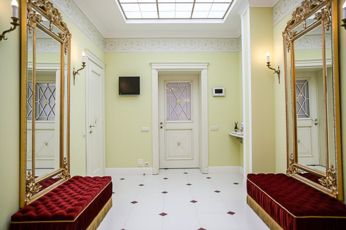 meubler le couloir à l'intérieur de la maison