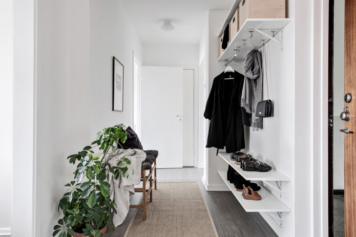 Intérieur de couloir blanc de style scandinave