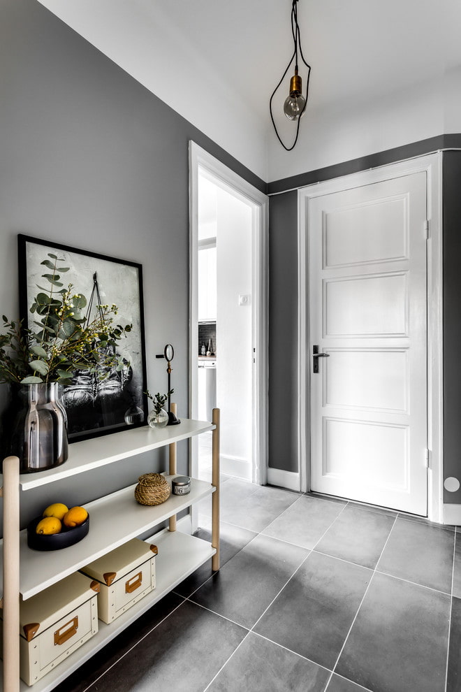 Conception de couloir gris de style scandinave