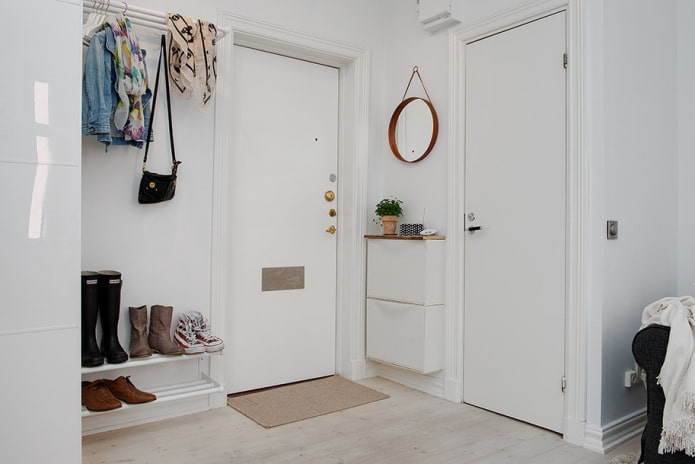 Intérieur de couloir blanc de style scandinave