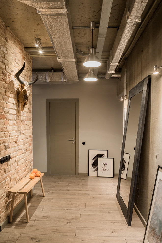 design décoratif du couloir dans le style loft