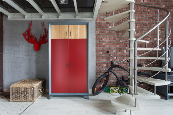 couloir de style loft à l'intérieur de la maison