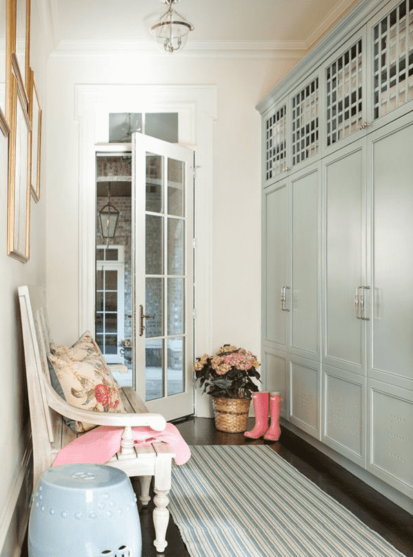 décoration et accessoires à l'intérieur du couloir dans le style provençal