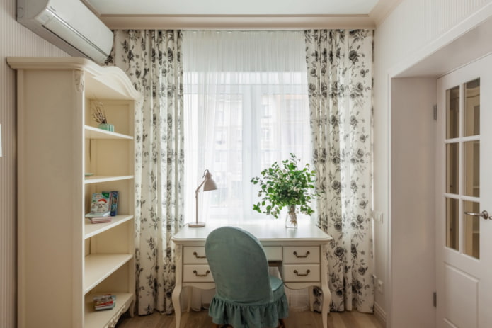 meubles à l'intérieur d'une chambre d'enfants de style provençal