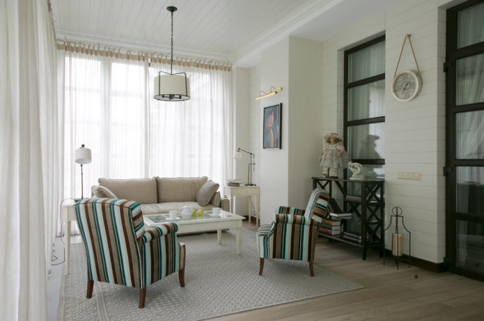 accessoires et déco dans le salon à l'intérieur de la maison