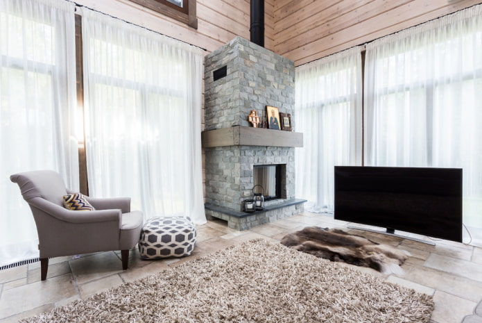 rideaux et textiles dans le salon à l'intérieur de la maison