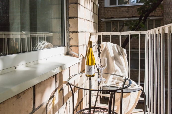 balcon ouvert dans l'appartement Khrouchtchev