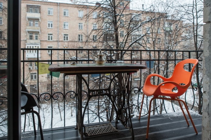 balcon ouvert dans l'appartement Khrouchtchev