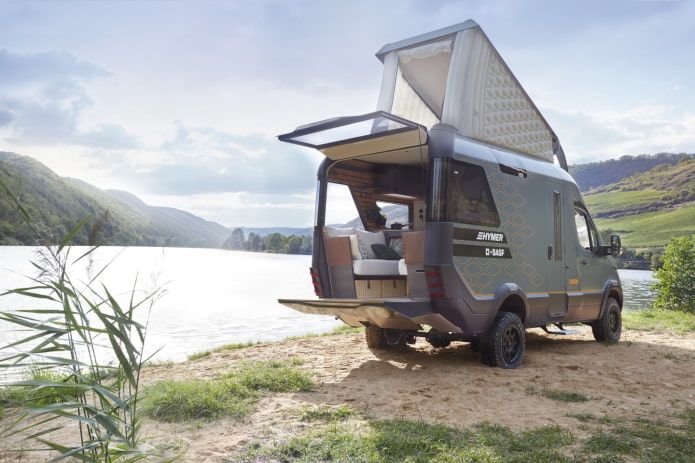 camping-car à l'extérieur