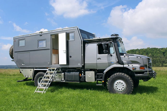 camping-car à l'extérieur