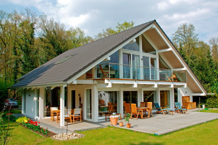 maison à colombages avec terrasse