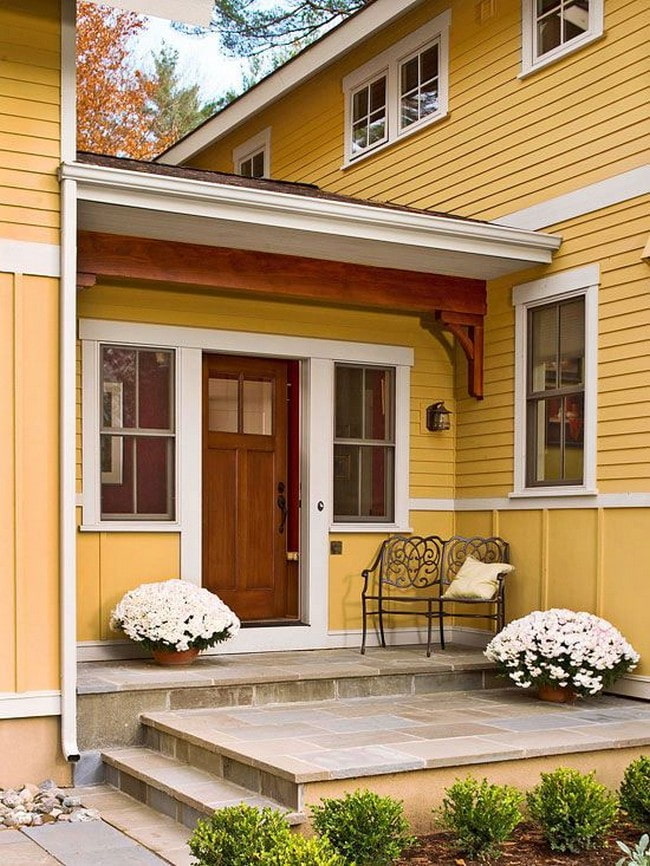 maison avec un porche ouvert