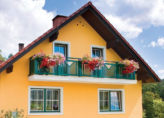 projet d'une maison avec un balcon ouvert