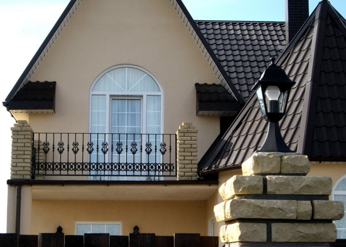 projet d'une maison avec un balcon ouvert