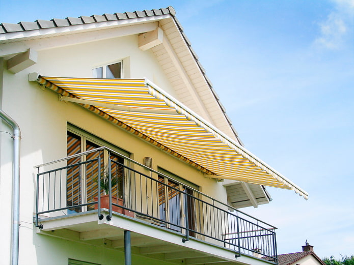 balcon avec auvent dans un projet de maison privée