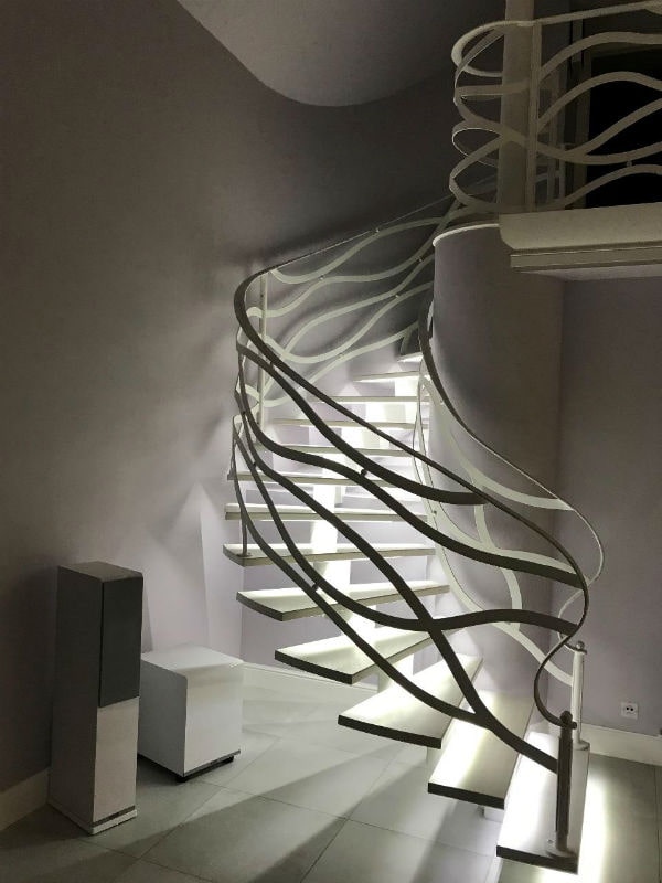 escalier illuminé