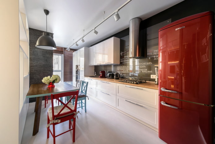 plafond tendu avec des taches à l'intérieur de la cuisine