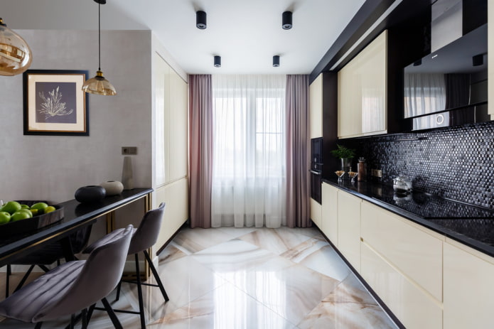 plafond tendu avec des taches à l'intérieur de la cuisine