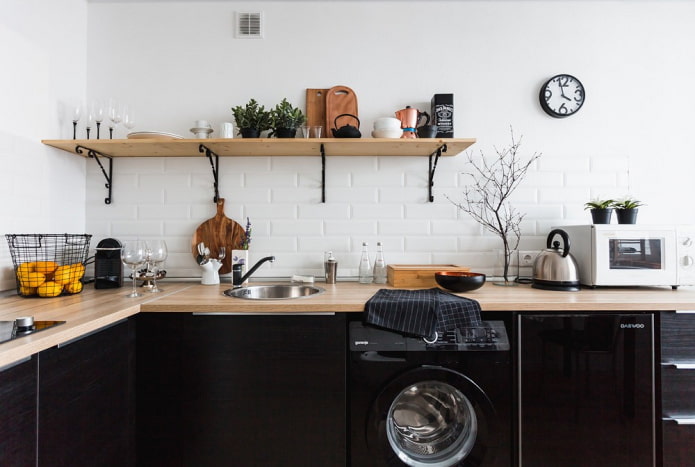 machine à laver dans la cuisine d'une superficie de 8 m²