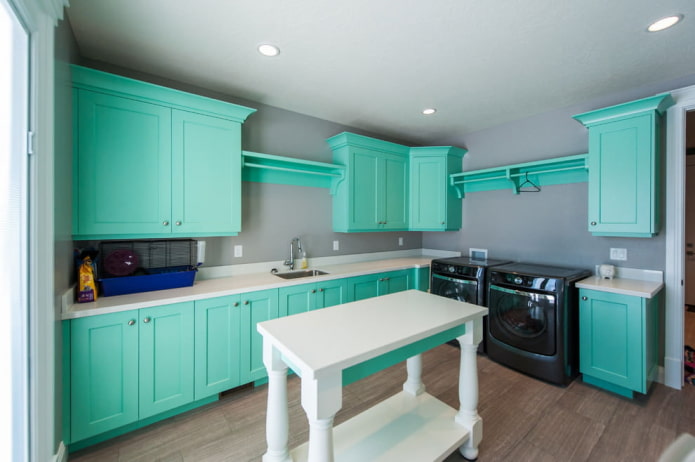 conception de cuisine dans des couleurs gris-turquoise