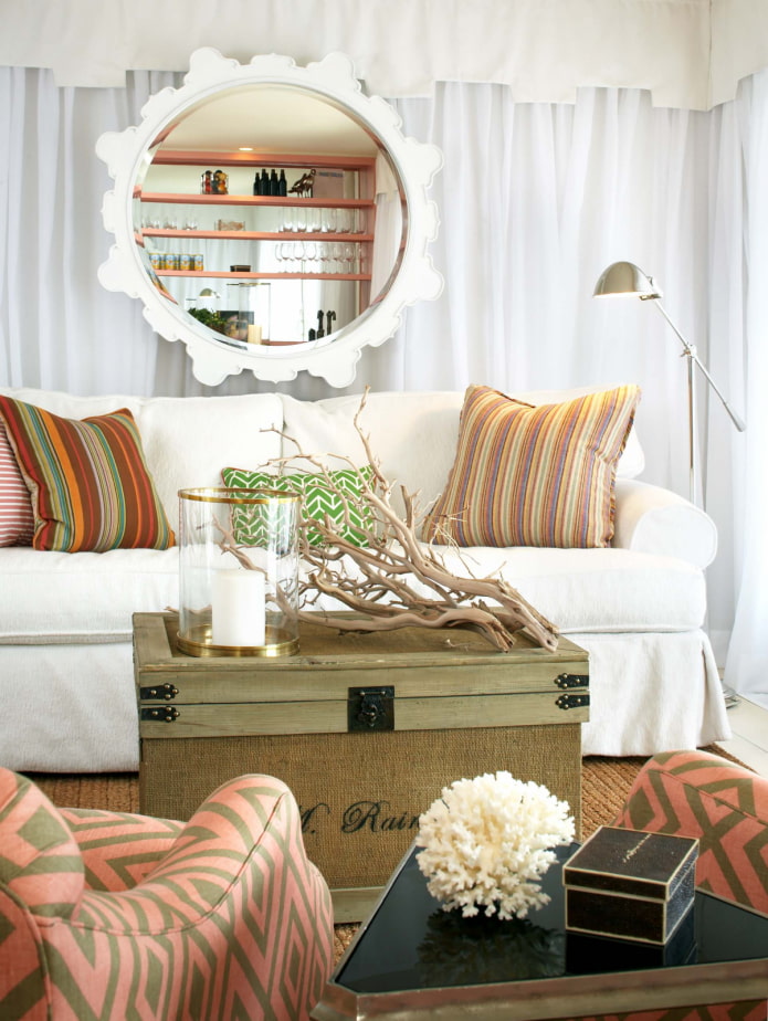 Coffre dans le salon shabby chic