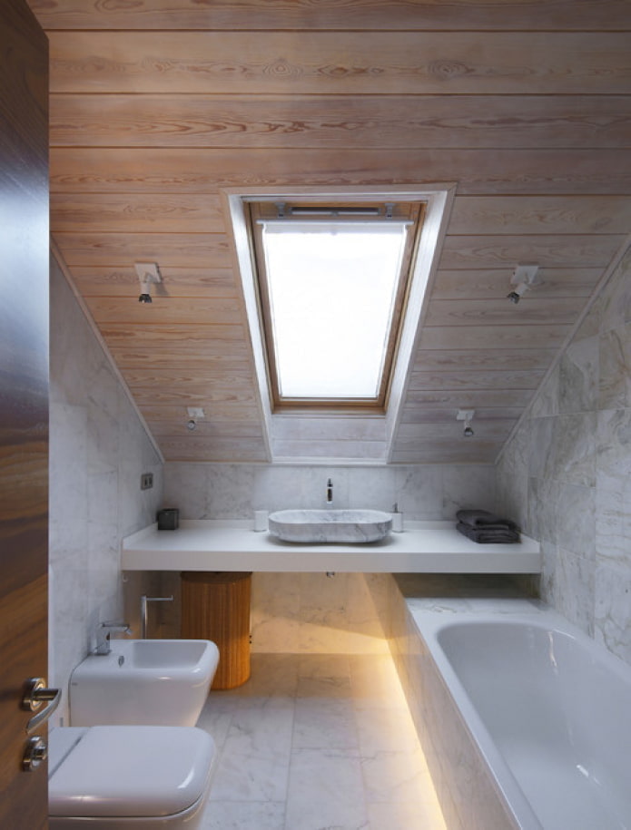 salle de bain dans le grenier