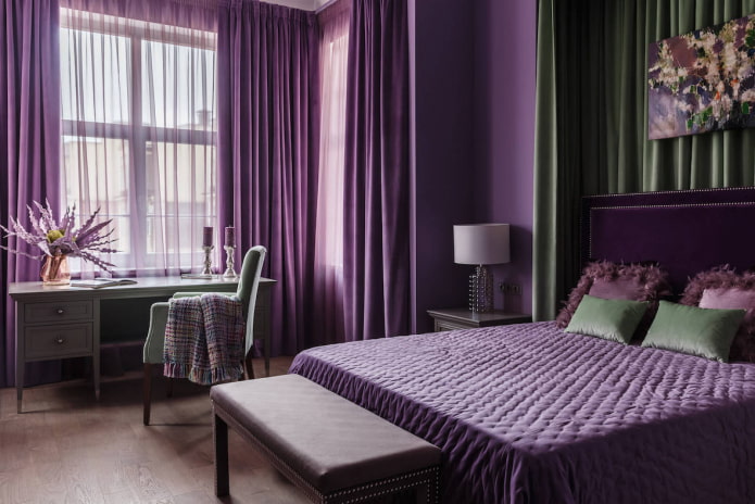 Chambre lilas avec pouf