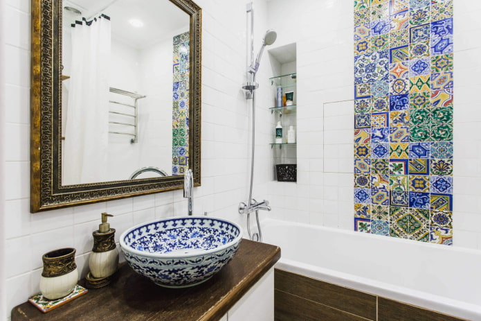 Mga Moroccan tile sa banyo