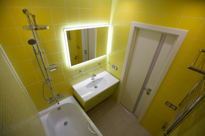 salle de bain dans les tons jaunes