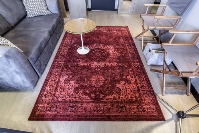 disposition du tapis dans le salon