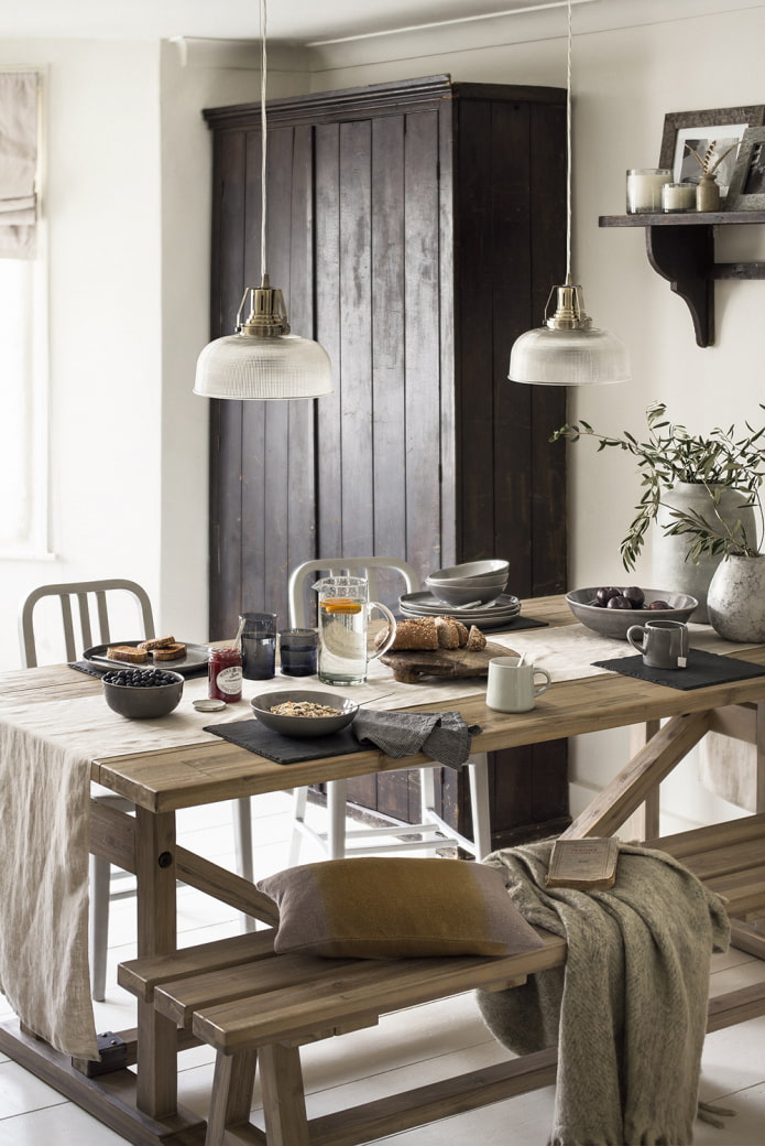 table avec un banc pour la cuisine