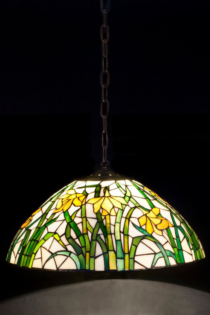 lustre en vitrail moderne