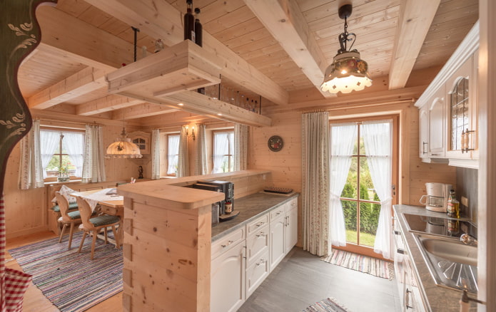 cuisine en bois dans la maison