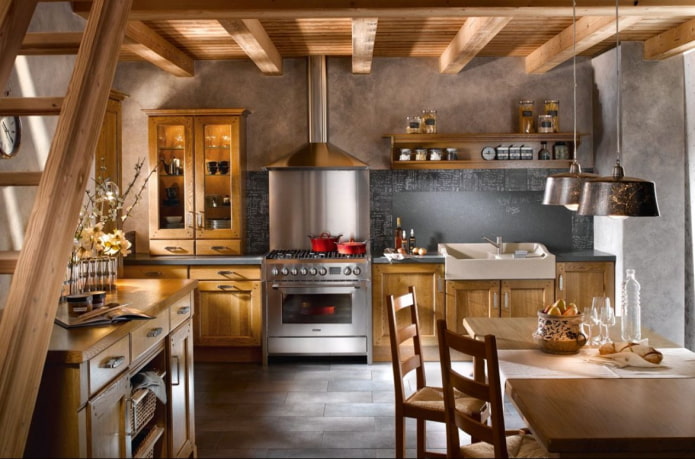 Cuisine avec plafond en bois