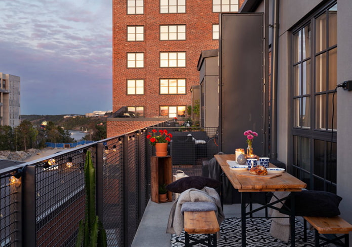 Balcon extérieur avec éclairage décoratif