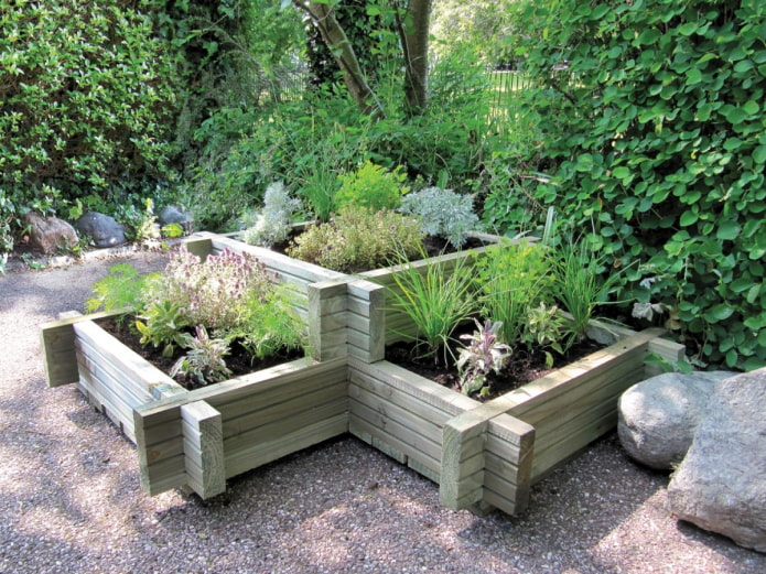 parterre de fleurs élégant en bois