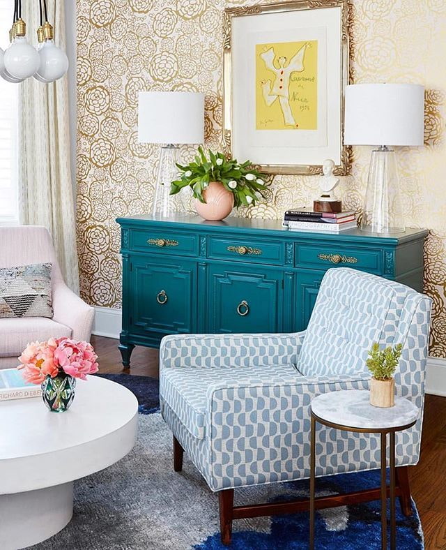 Salon avec commode turquoise