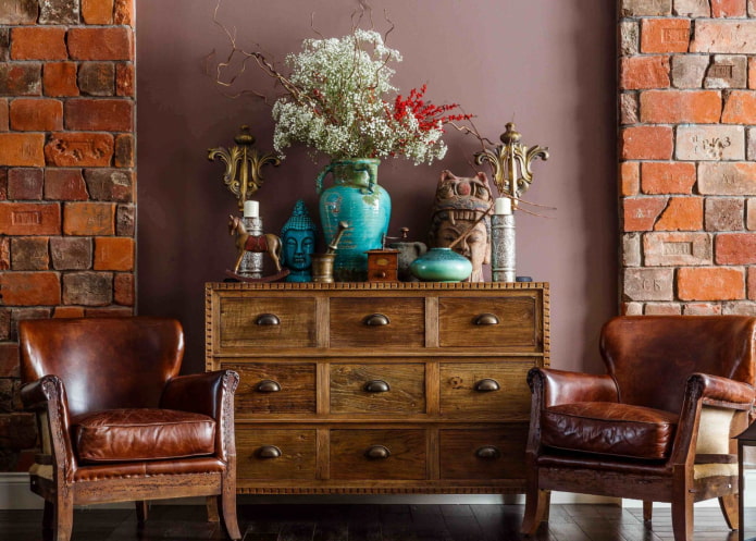 Commode en bois à l'intérieur du salon