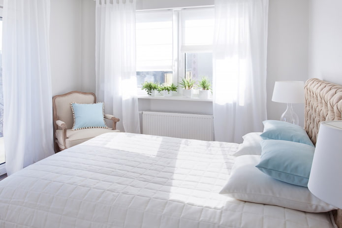 tulle dans la chambre blanche