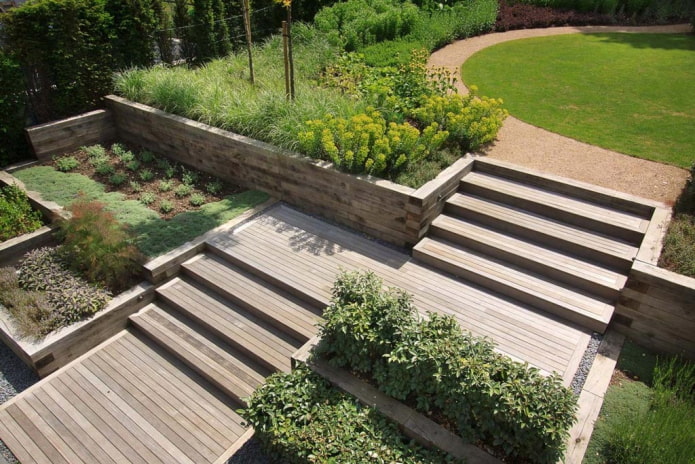 terrasses en bois dans le jardin