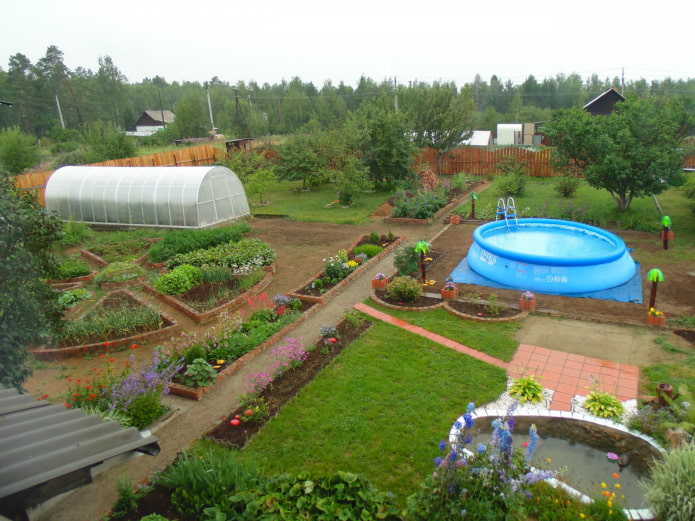 Terrain avec piscine