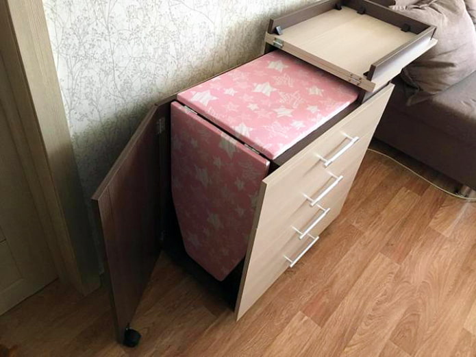 Commode avec table à repasser en aggloméré laminé